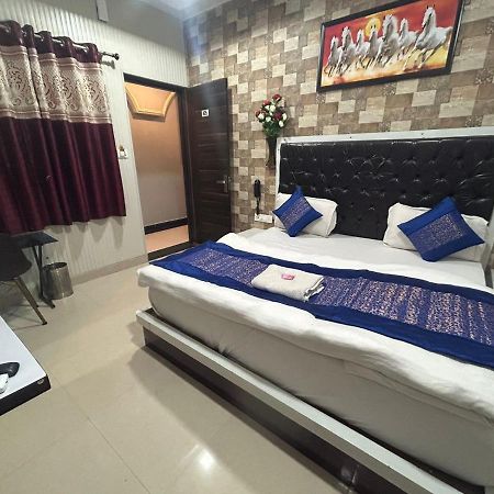 Hotel Ankit Near Assi Ghat Váránaszi Kültér fotó