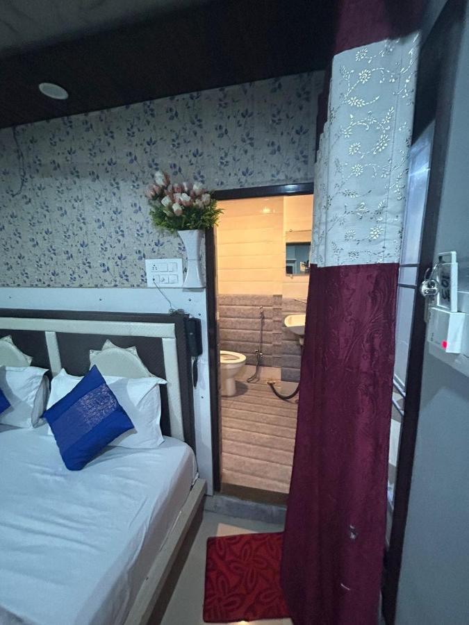 Hotel Ankit Near Assi Ghat Váránaszi Kültér fotó