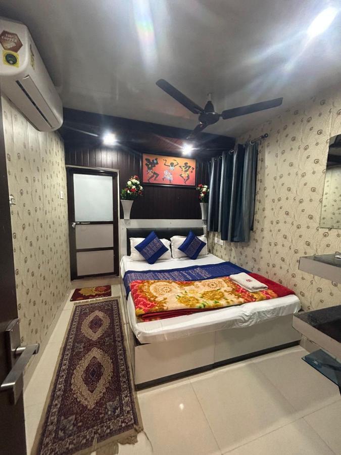Hotel Ankit Near Assi Ghat Váránaszi Kültér fotó