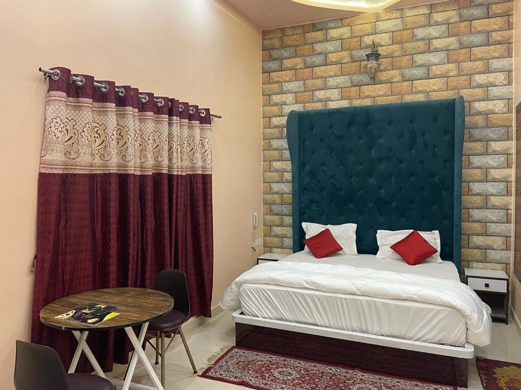 Hotel Ankit Near Assi Ghat Váránaszi Kültér fotó